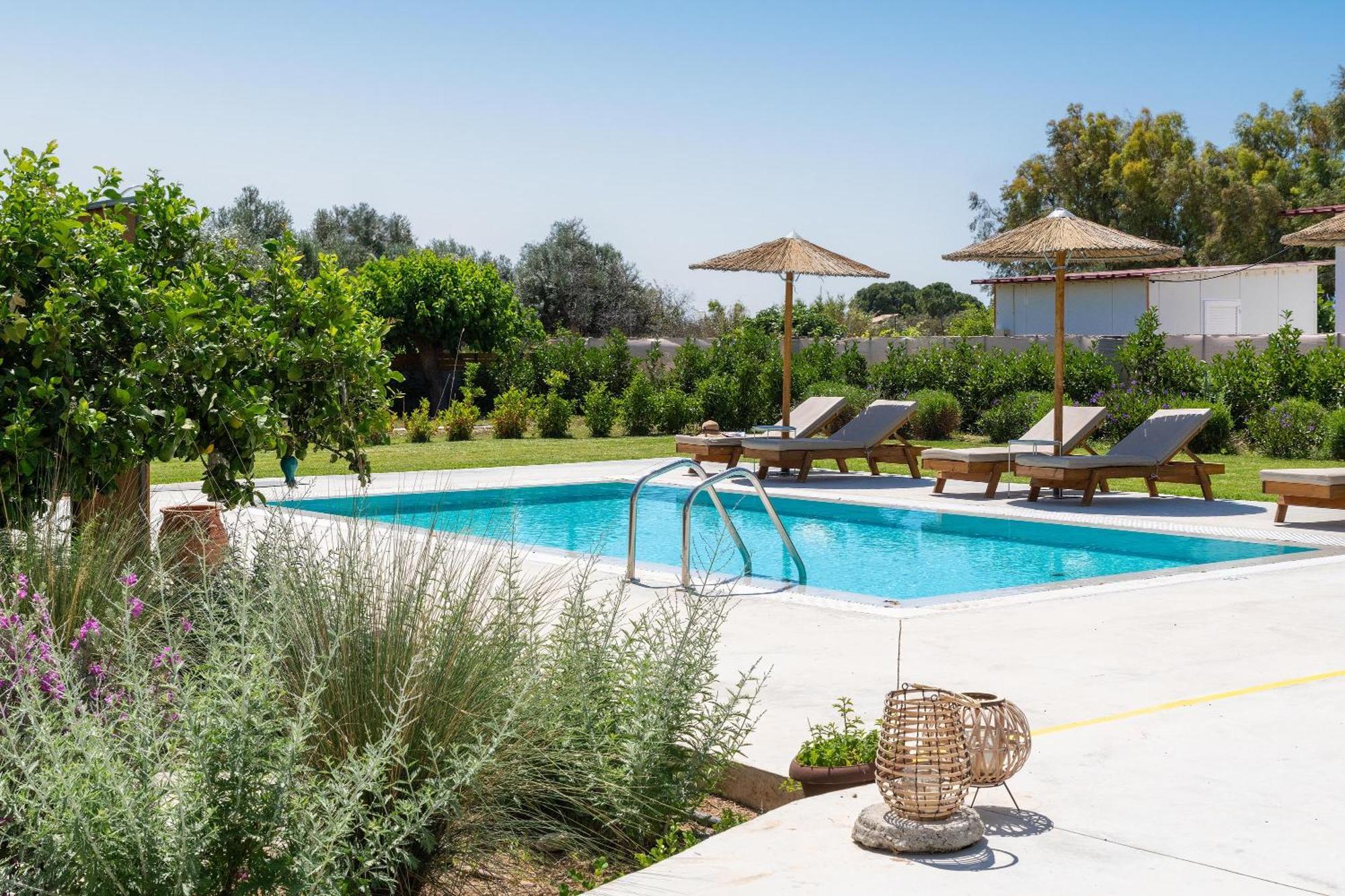 Ethria Pool Villa With Heated Jacuzzi Afándu Kültér fotó